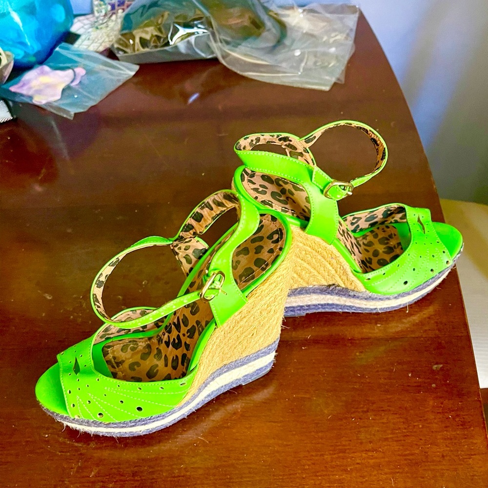 Jessica Simpson wedge